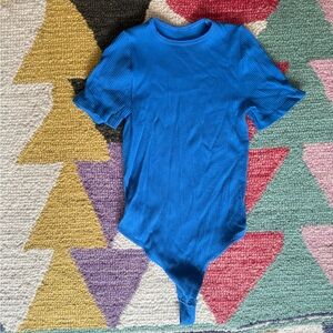 Aritzia Blue Ribbed Bodysuit, size Small